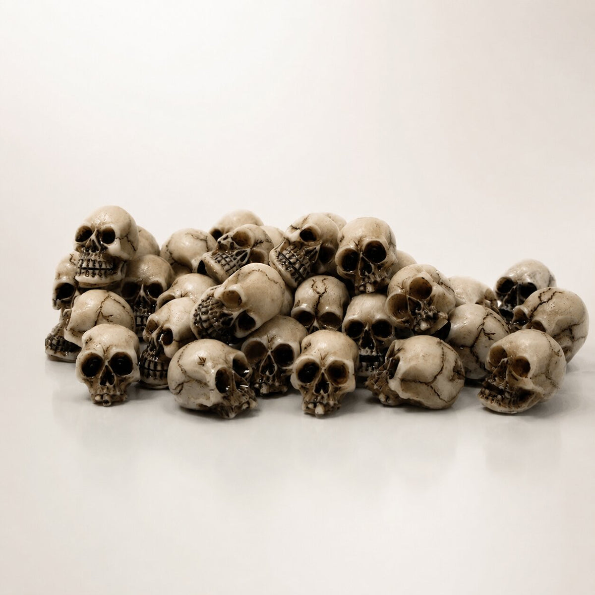 20er Set Mini Totenköpfe für Halloween Deko