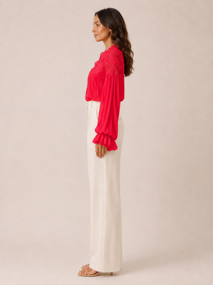 Sélénora - Kanten blouse met V-hals en pofmouwen
